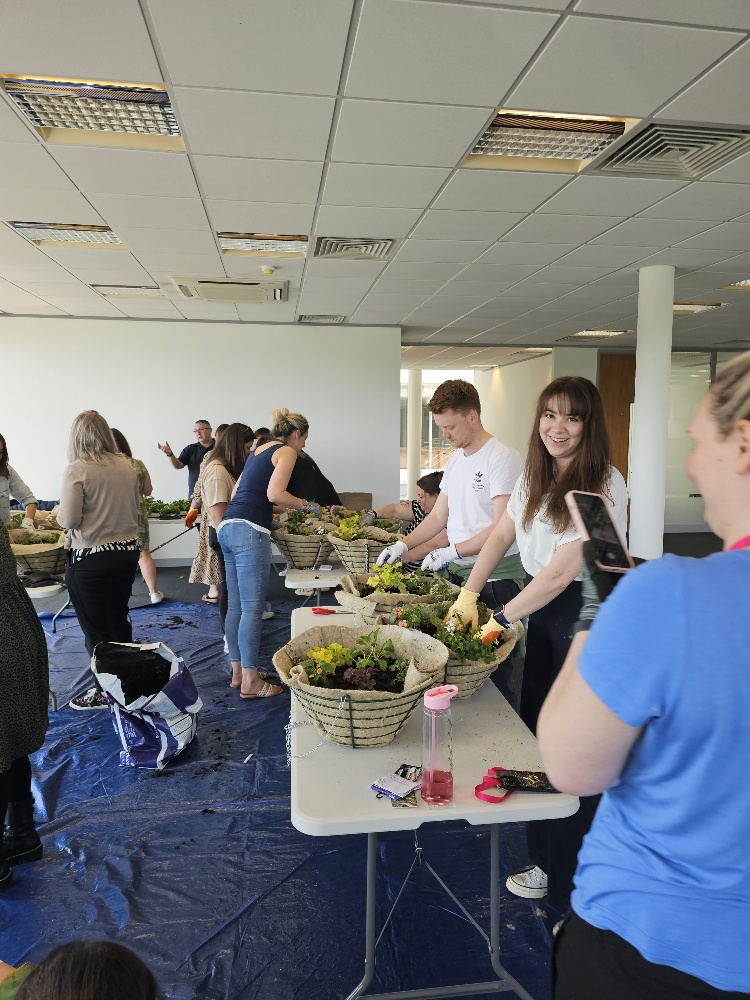 GroundControlGC's tweet photo. We have been creating small pockets of biodiversity for Knight Frank employees at the Forum Business Park 🌼

Attendees left our planting workshop with their handcrafted hanging baskets and we hope the baskets will support pollinators in their homes. https://t.co/vthEdeBHur