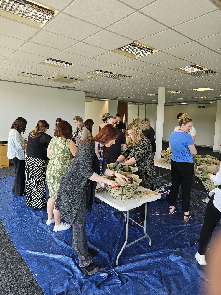 GroundControlGC's tweet photo. We have been creating small pockets of biodiversity for Knight Frank employees at the Forum Business Park 🌼

Attendees left our planting workshop with their handcrafted hanging baskets and we hope the baskets will support pollinators in their homes. https://t.co/vthEdeBHur