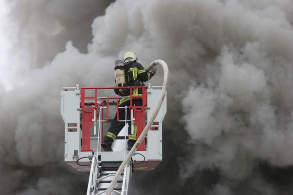 Manifestation des sapeurs-pompiers : ces fumées et polluants éternels qui consument leur santé france3-regions.francetvinfo.fr/hauts-de-franc…