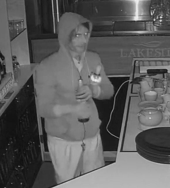 #LatestNews - We are appealing for information and issuing a CCTV image of a man they would like to identify as we investigate a commercial burglary at Lifeboat Quay in #Poole on 12/5/24. Contact us quoting occurrence 55240071320. Read more: news.dorset.police.uk/news-article/e…