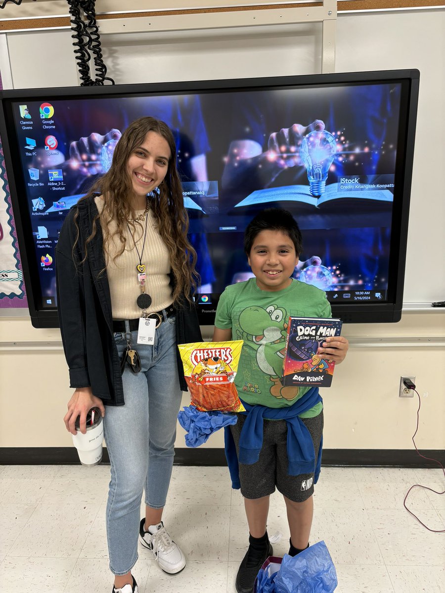 ynfields's tweet photo. Ogden’s last SNAPP Social - “Gift a Book” 📚 https://t.co/O2fBon0sIn