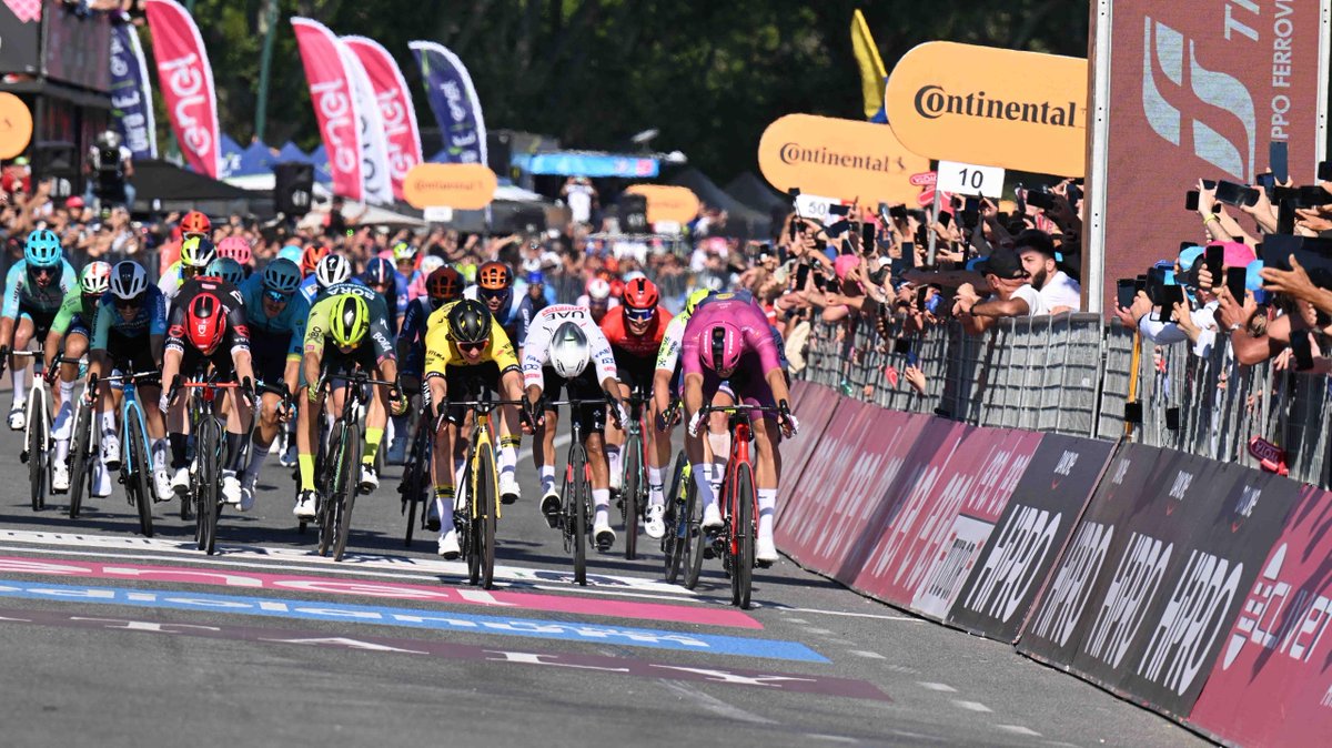 #SportValley. Il @giroditalia arriva in #EmiliaRomagna e rende omaggio alla #Romagna alluvionata. Domani, venerdì 17 maggio, la #Riccione (#Rimini)-#Cento (#Ferrara), una tappa speciale nel cuore dei territori colpiti nel maggio 2023. La #notizia 👉 regioneer.it/GiroRomagnaAll…