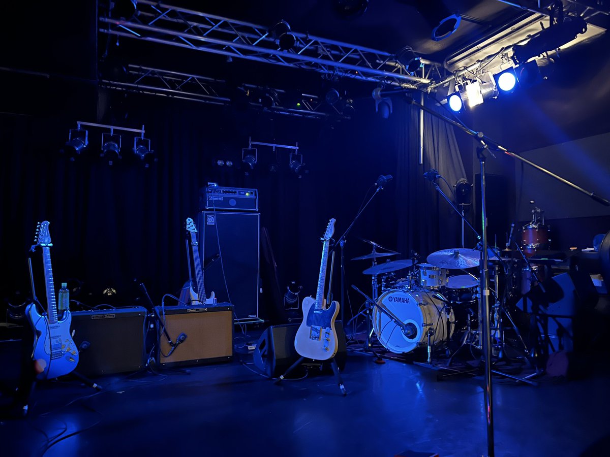MarcyGit23's tweet photo. 今日はアレン・ハインズのライブでした。
前回のワークショップも良かったけど、やはりフルバンドでのライブは最高でした
ドラムのDonaldとベースのBubbyもとってもフレンドリー
#AllenHinds
#DonaldBarrett
#BubbyLewis https://t.co/B1SgXGylBs