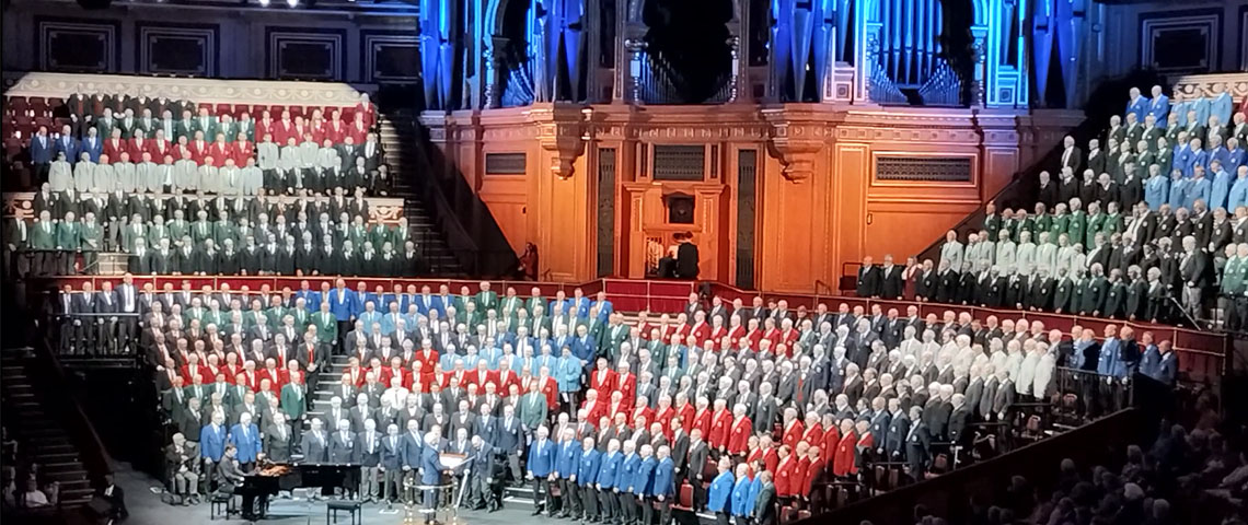 Our Co-CEO, Barbara Eifler, has penned a blog about being 'utterly charmed' at a recent mass Welsh male voice choirs' concert at the Royal Albert Hall and how she was made to feel part of their communal experience. Have a read! makingmusic.org.uk/news/utterly-c… @BarbaraEifler