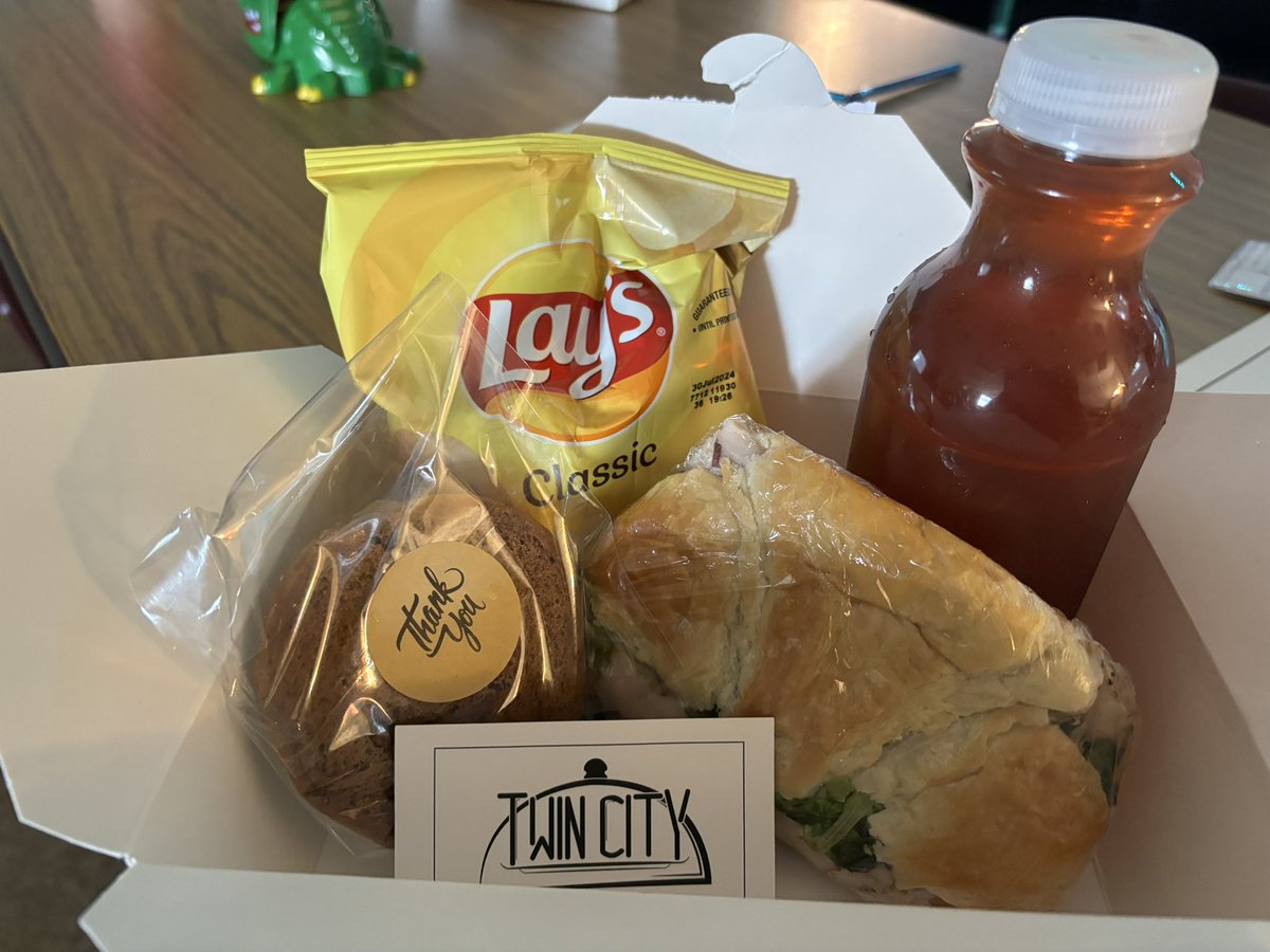 shermski67's tweet photo. Thank you City of Winston-Salem representatives and @twincitycateringco for a delicious lunch!  @SedgeGardenES https://t.co/zqAu5O23JY