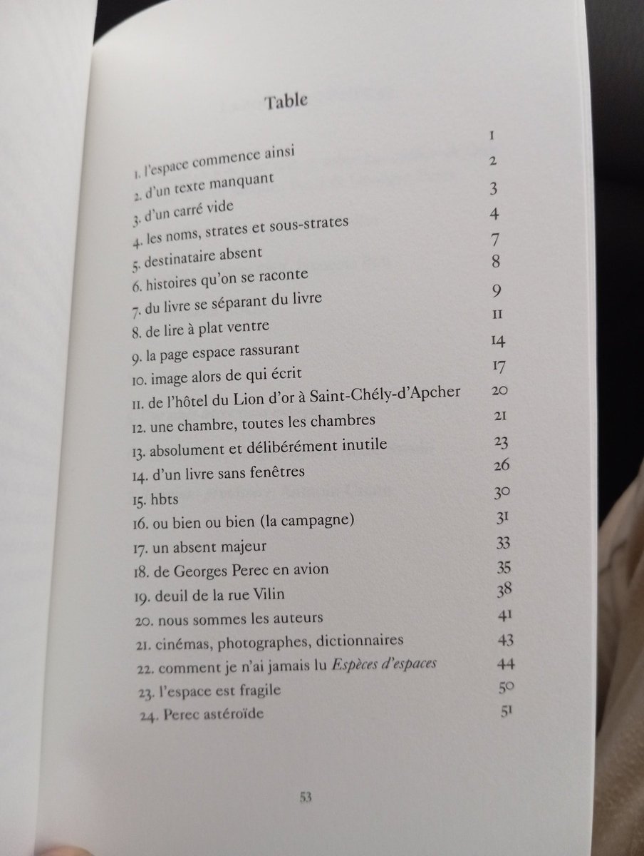 Si longtemps que j'avais à ce point été captivé par une lecture 🤩 À peine la page 53 tournée que je reprends à partir du début ! Je vous recommande vivement. Mes fragments préférés : 3. d'un carré vide 8. de lire à plat ventre 20. nous sommes les auteurs. Merci chers @fbon et