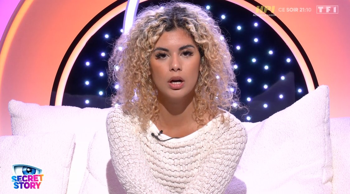 evaaasereje's tweet photo. MAIS l'indice que Zoé a eu sur le secret d'Alexis est tellement ENORME ???? Un ourson, une gare, un sifflet, un train qui part...Wesh donnez carrément l'intitulé la prochaine fois 😭😭😭 #secretstory #SecretStoryLeLive https://t.co/lZj5pzajUO