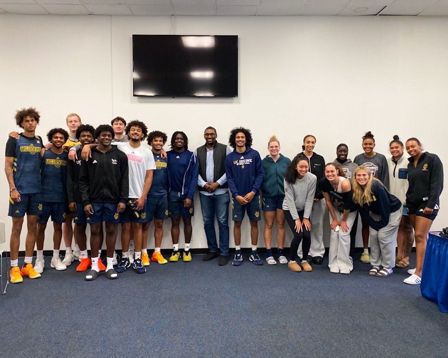 Big thank you to former @Lakers NBA Champion @MettaWorld37 for stopping by to speak about the importance of mental health in the midst of Mental Health Awareness Month! #TogetherWeZot | #MentalHealth