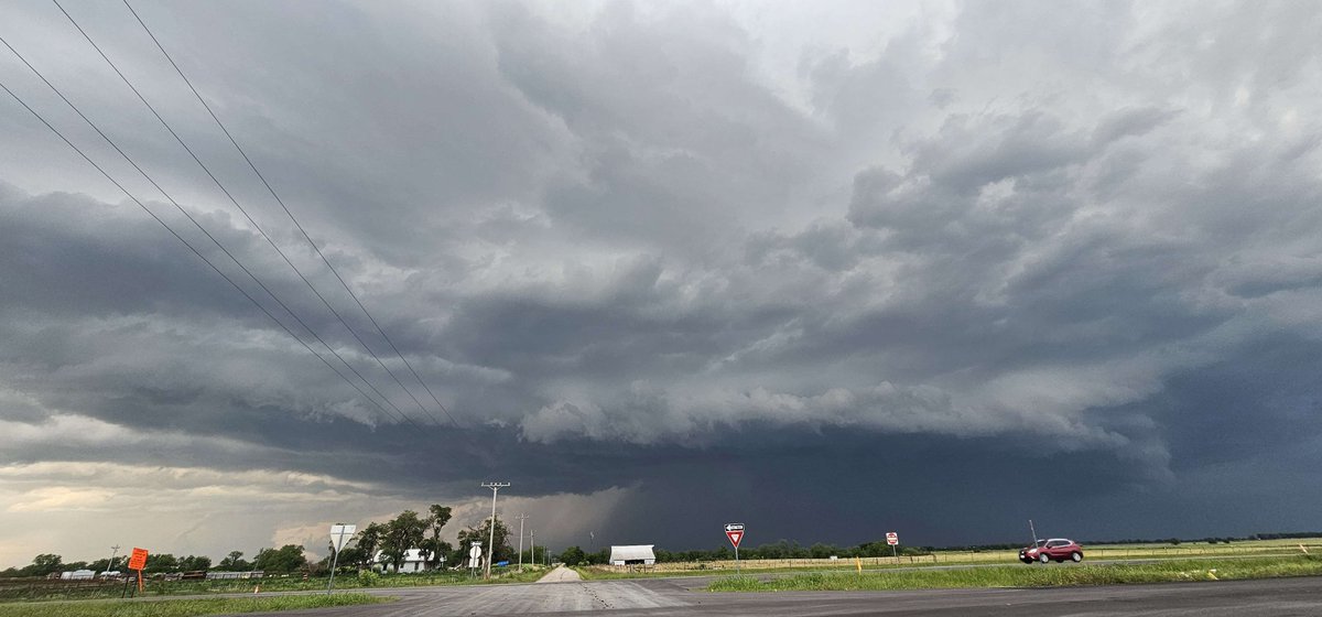 StormChaserIRL's tweet photo. Storm chasing through the heart of Oklahoma! Sharing these stunning photos I captured during my live stream from Braman to Ponca City. That dramatic cloud formation is truly breathtaking! Thanks for joining me on this wild ride! #stormchasing #okweather #cloudgazing #adventuretime #livestream #twitch
