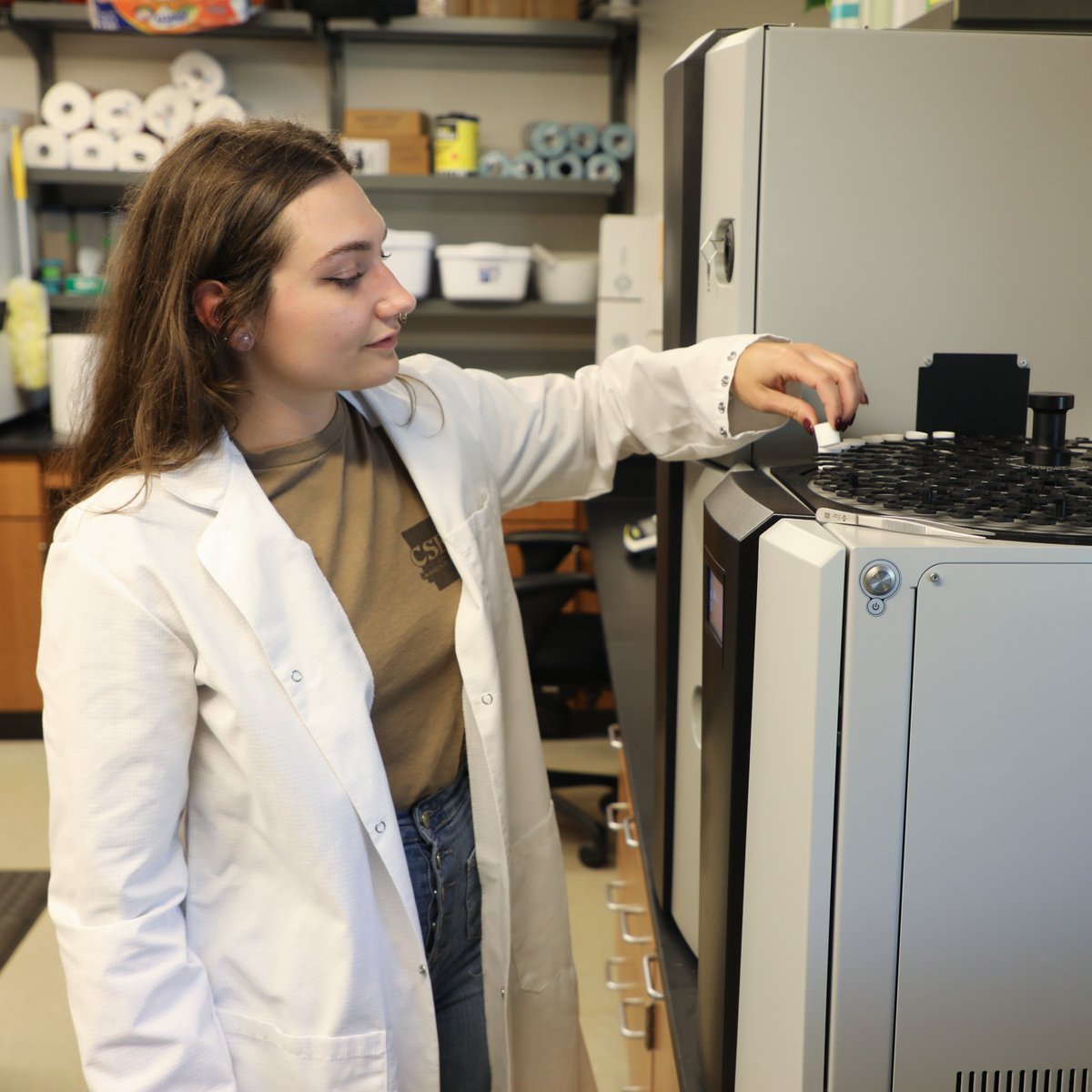 bumperscollege's tweet image. Master&apos;s student Hannah Vickmark is working with prof Trent Roberts (@UARK_SoilTest) to investigate the effects of ag management practices on soil health to give #Arkansas #rice growers tools for more sustainable farming. #GradStudentSpotlight #AgFoodLife @ArkAgResearch @AginArk