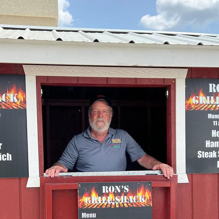 The sun is shining ☀️ and Ron is grilling! It’s going to be a great Thursday. Come on out and enjoy Ron’s grill shack for lunch. #indianolahyvee