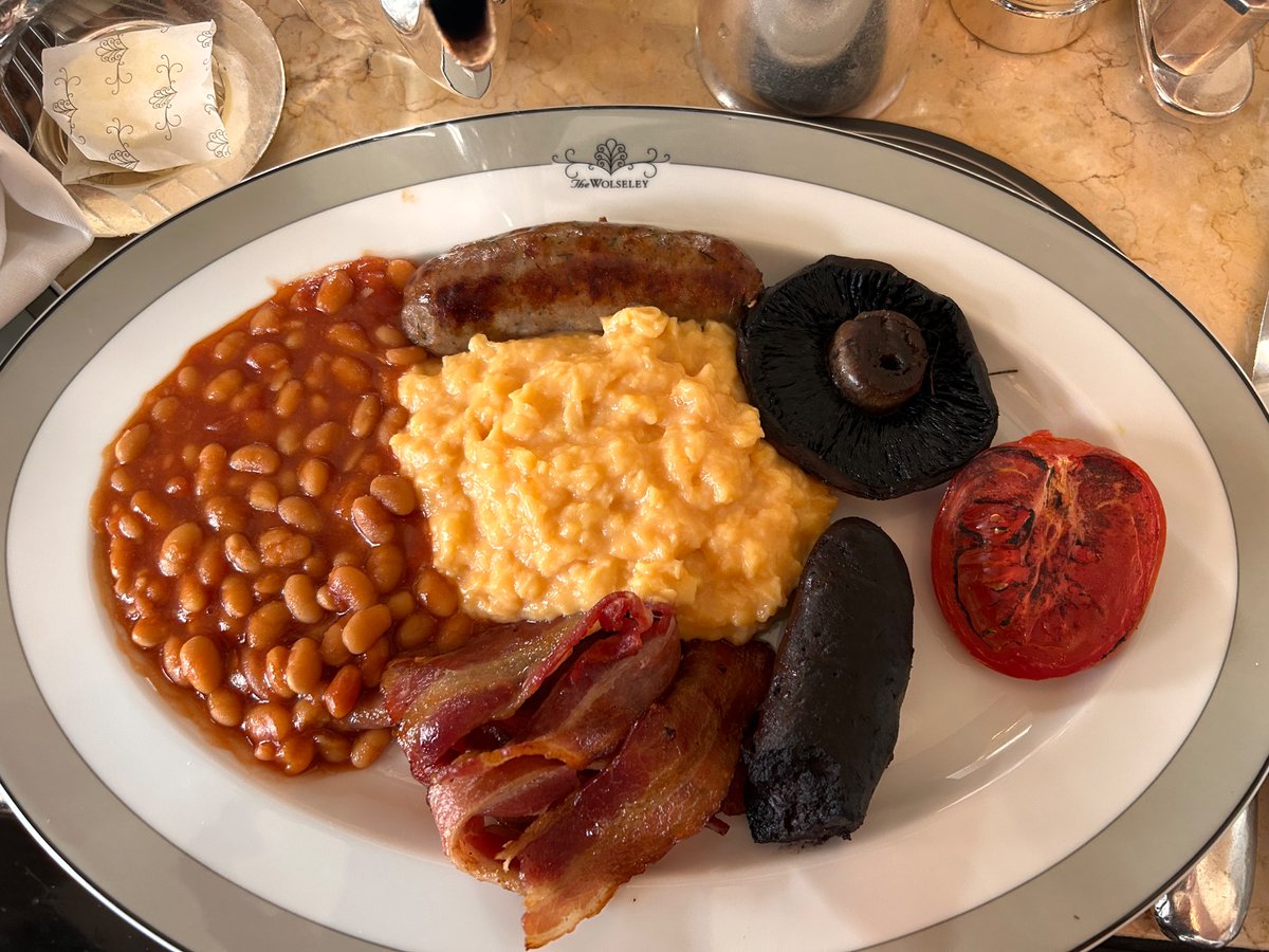 This is an example of how not to do a high end English breakfast, and @TheWolseley really have no excuse given the price point. No love or care went into creating this plate of food, and for £24.50 we would expect the tradition to be showcased with a lot more pride.