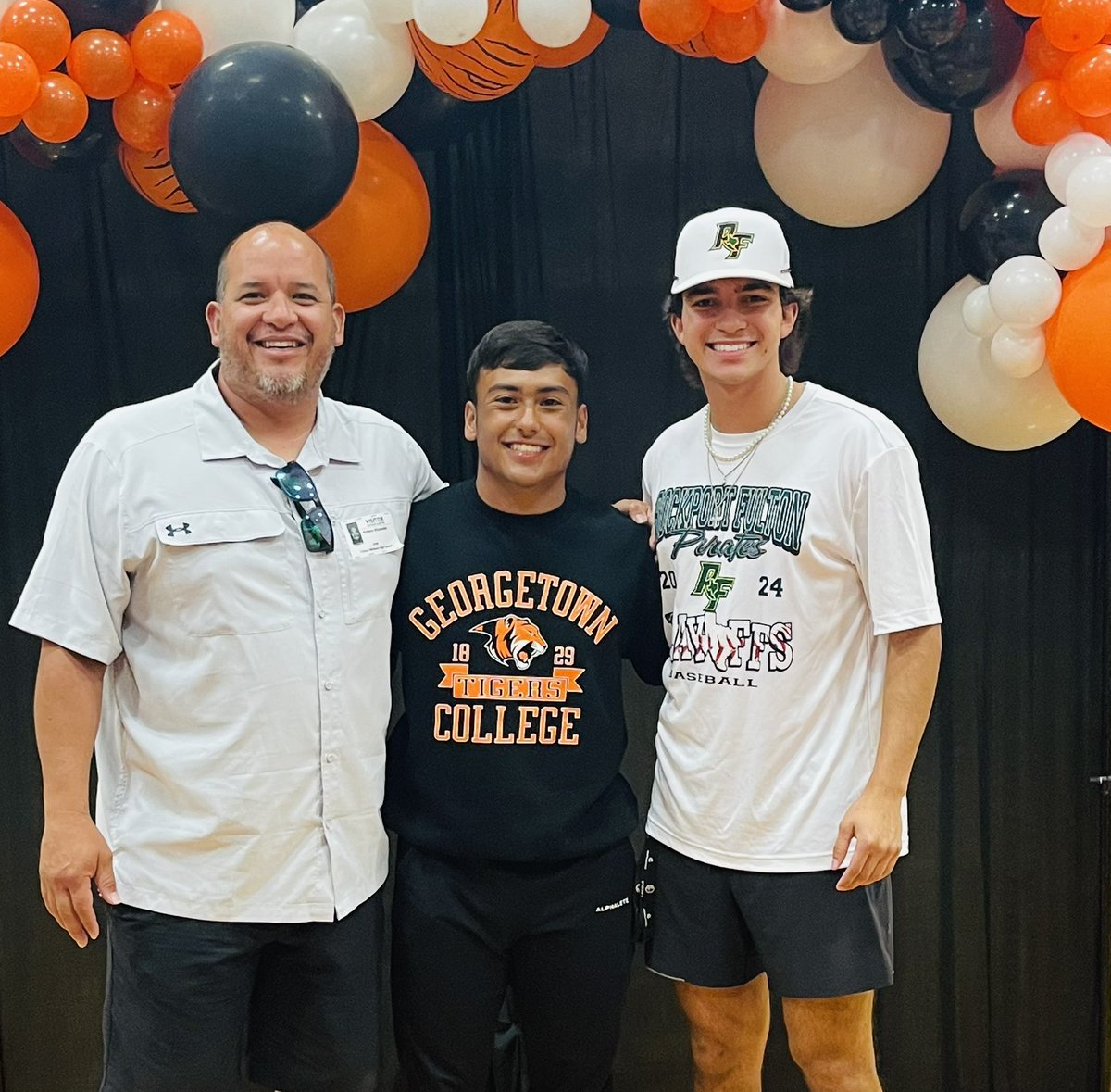 TexCoastBend's tweet photo. 💯👇🏼Special Day for sure!! Congratulations to the entire FAMILY!! Happy to be a part of the journey! 👇🏼💯 https://t.co/Sx1NnXFrDU