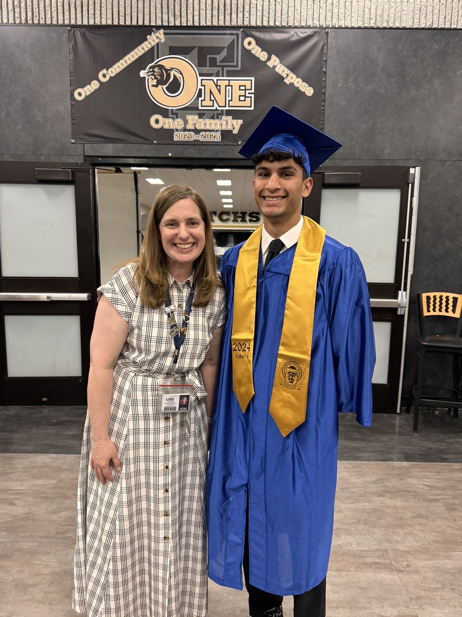 Celebrating @TheColonyHS Collegiate Academy Class of 2024 Seniors- Great job to students who have earned both their @collincollege Associate Degree and @LewisvilleISD Diploma! #OneLISD #BetheOne for kids #RappontheRoad