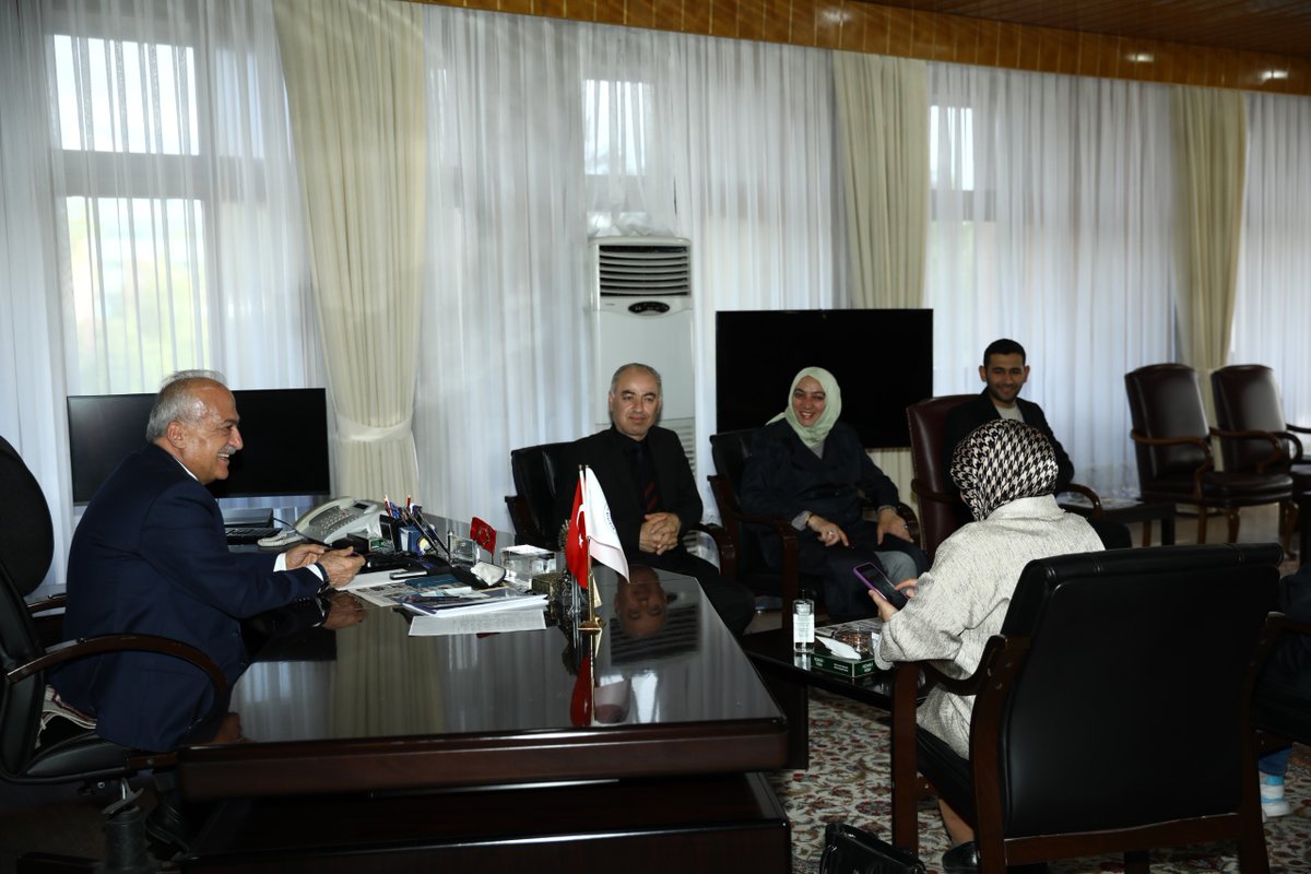 Erzurum Ticaret İl Müdürü Hüseyin Yücel ile Kadın Kooperatifleri yöneticileri ve temsilcilerinden Fatma Çobanoğlu, Müjgan Hellaç, Hülya Kaya ve Hülya Saltuklu ziyaretimize geldi. Yapılabilecek ortak çalışmalar üzerinde istişarelerde bulunduğumuz misafirlerime teşekkür ediyorum.