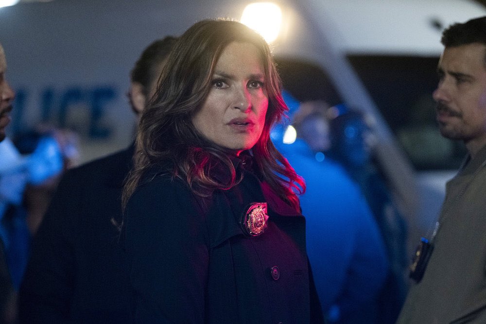 NBCSVU_fans's tweet photo. Season finale SVU tonight! Retweet if you'll be watching!

#LawandOrderSVU https://t.co/bUTGvzWnd7