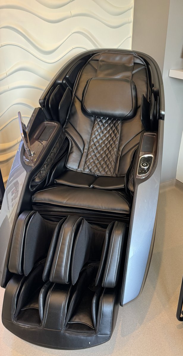 Delivered! We just had an amazing massage chair delivered today to our Miami office to help you get a massage while you’re getting your IV. There’s a good chance you’ll find me on this daily while I’m writing notes (or writing fantasy injury content 🤣).