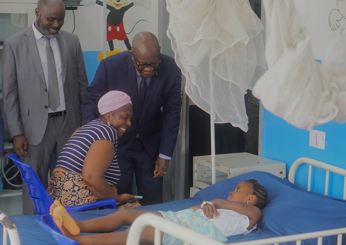 mohs_sl's tweet photo. To end preventable maternal &amp; child deaths, #MoH @DembyAustin today received key free health care commodities worth £5.6 million from @FCDOGovUK.Through this @UKinSierraLeone partnership,there has been a 90% survival rate of babies at Kingharman Road Hospital in the last 4 months https://t.co/fH6WJeMIPd