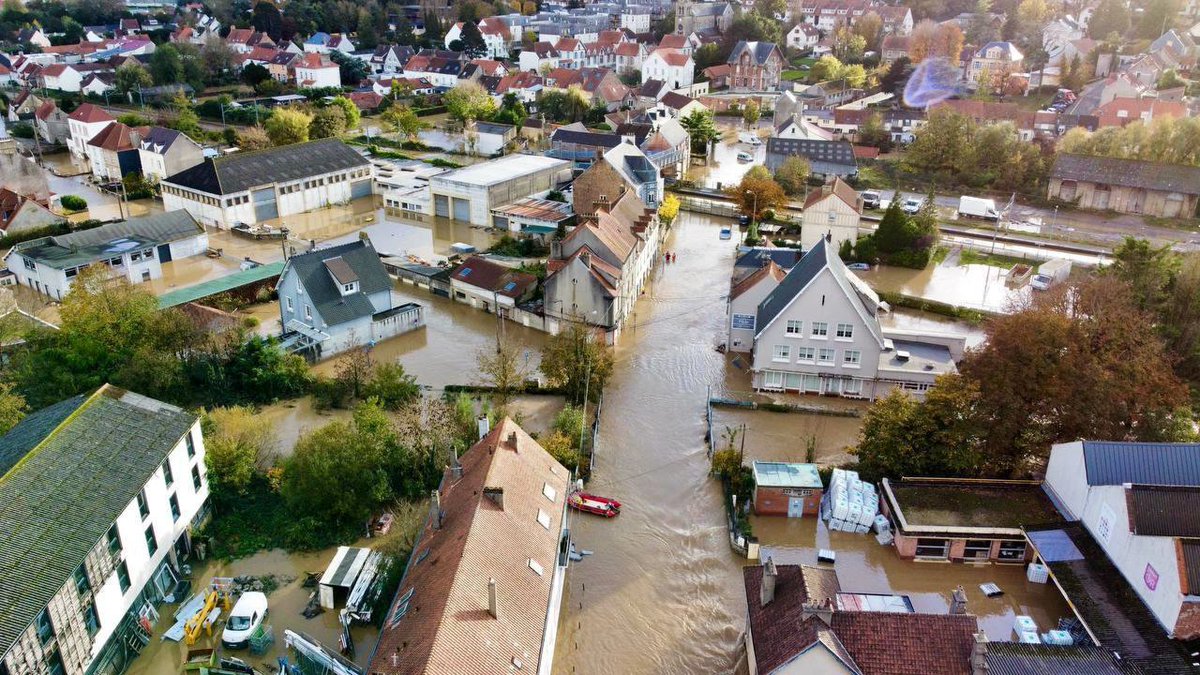 📢Le Fonds de Solidarité Européen va soutenir les départements du Nord et du Pas-de-Calais touchés par les inondations. Une avance de 11,7 millions € sera versée dans les plus brefs délais. L’UE se tient aux côtés des populations victimes de catastrophes. #SolidaritéEnAction