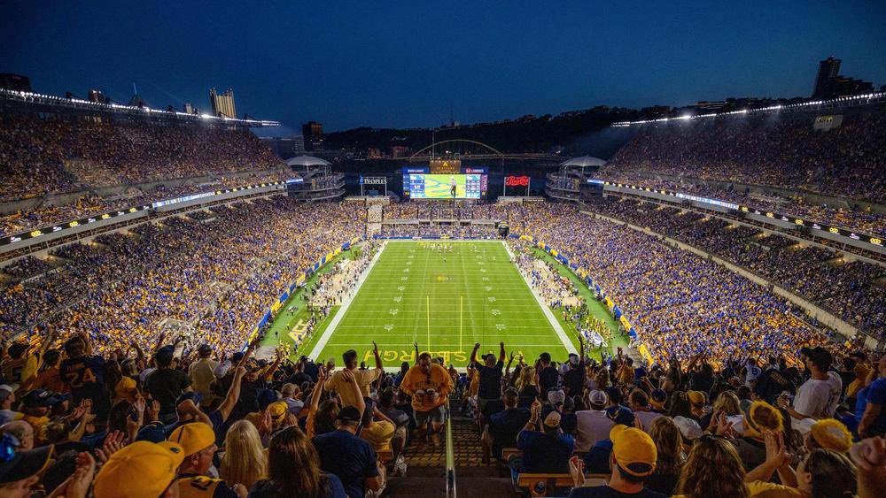 After great talk with @coachjbronowski I am excited to announce that I have just earned an offer from The university of Pittsburgh  GO Panthers🔵🟡