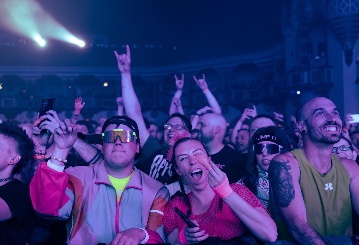 Absolutely electric. ⚡ THANK YOU Electric Callboy and thank you Chicago for a night we'll never forget! 🤘 ⏩ Even more great photos on our Facebook: livemu.sc/3V3fNRy 📸 Kamil Surma