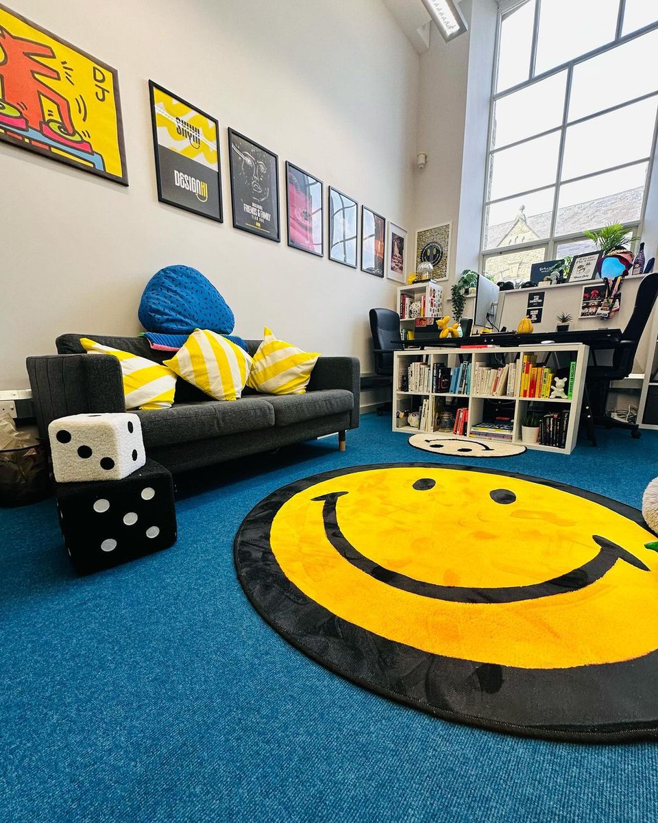 @katylcowan Smiley Central in <a href="/skyhi_xyz/">Skyhi Creative</a> HQ as a reference to working in the music industry and how it all started with the Eat Sleep Rave Repeat print I did for <a href="/FatboySlim/">Fatboy Slim</a> that kicked things off a long time ago now! (That pic is up top left) 

🙂🙃🙂