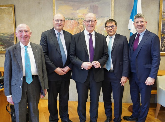 Investment from @VINCIAirports shows confidence in @EDI_Airport and Scotland's economy. First Minister @JohnSwinney met VINCI President Nicolas Notebaert, GIP's Michael McGhee and the airport's senior Executive team to discuss how growth benefits business, tourism and exports.