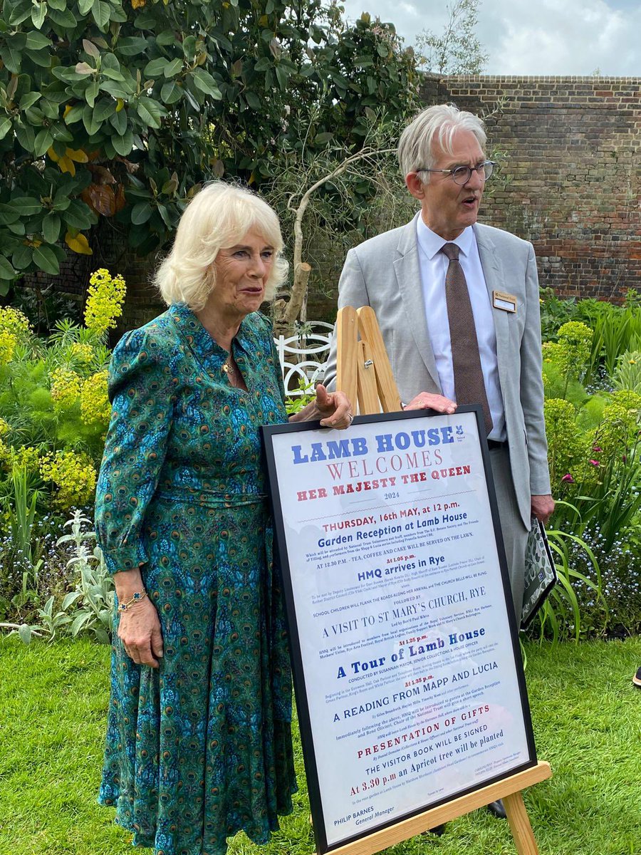 @ianarchiebeck I’m sure you will be thrilled to know that I presented (on behalf of The Friends of Tilling…. HM The Queen with a copy of Fugitive Lyrics, as a memento of a special day, celebrating Mapp and Lucia at Lamb House earlier. HM is a M&L fan!