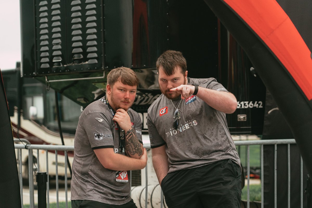 Flicks from our <a href="/ENASCARGG/">NASCAR Gaming and Esports</a> weekend at Kansas Speedway 📸