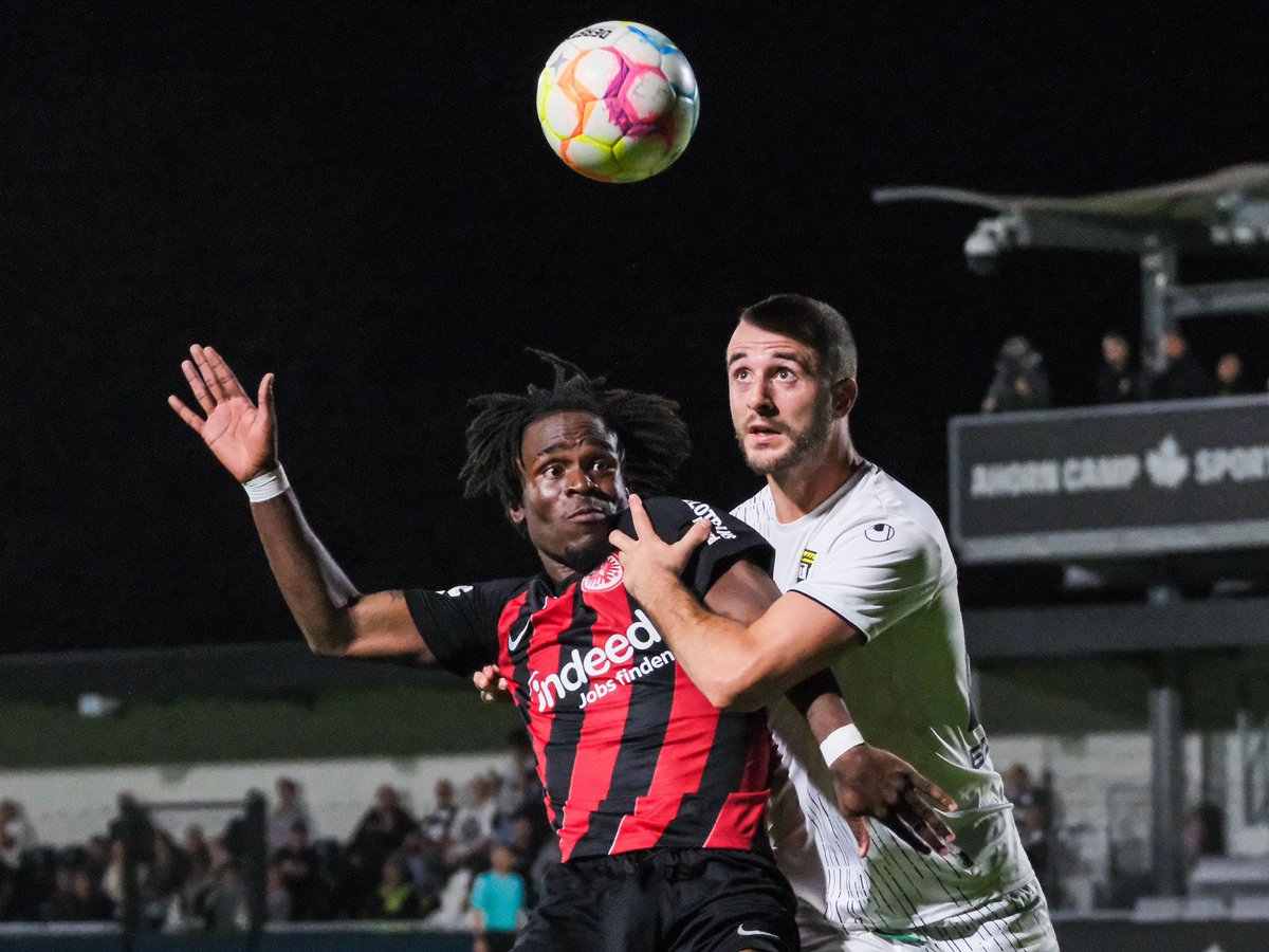 SkySport_Ben's tweet image. News #Futkeu: nach Sky Infos ist Zweitligist Greuther #Fürth aktuell Favorit auf eine Leihe von Noel Futkeu (21). Der Stürmer von Eintracht #Frankfurt soll wichtige Spielpraxis sammeln.

🟢⚪️

@SkySportDE | @Sky_AlexB