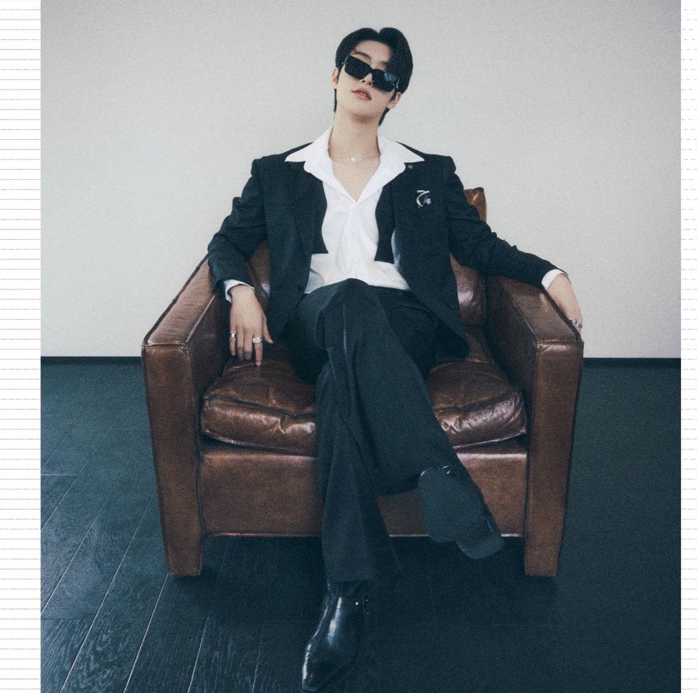 Anime_Kandy's tweet photo. @ATEEZofficial And this 😩… THIS 😮‍💨… I have no words 🫠. It’s the lifted boot that’s doing it for me . And the undone bow tie . 🧎🏽‍♀️‍➡️ https://t.co/1oiUozOoxN