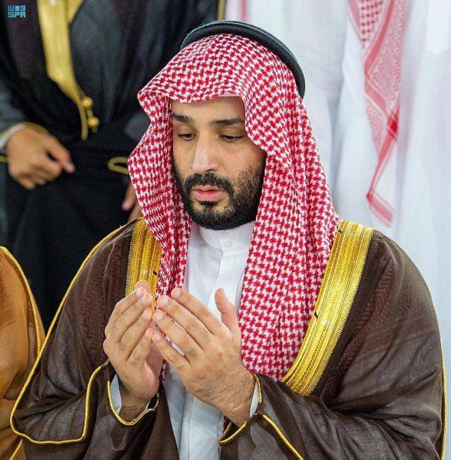 دوله حكامها يعتزون بـ لقب ' خادم الحرمين الشريفين ' 🇸🇦
و دستورها القرآن والسنة .. 

يحق لنا أن نفخر بهذه الدوله وحكامها  ♥️🇸🇦