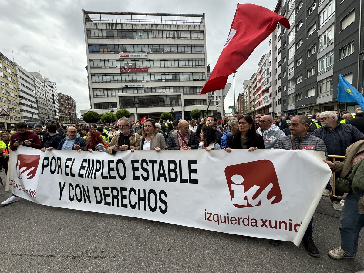 📣🪧hoy en #Aviles por el empleo estable, frente a las deslocalizaciones y en apoyo de la plantilla de Sekurit. @SaintGobainES tiene una responsabilidad social. @Delcais, @rcofinof y cargos orgánicos e institucionales de IU y #ConvocatoriaXAsturies en apoyo del futuro industrial