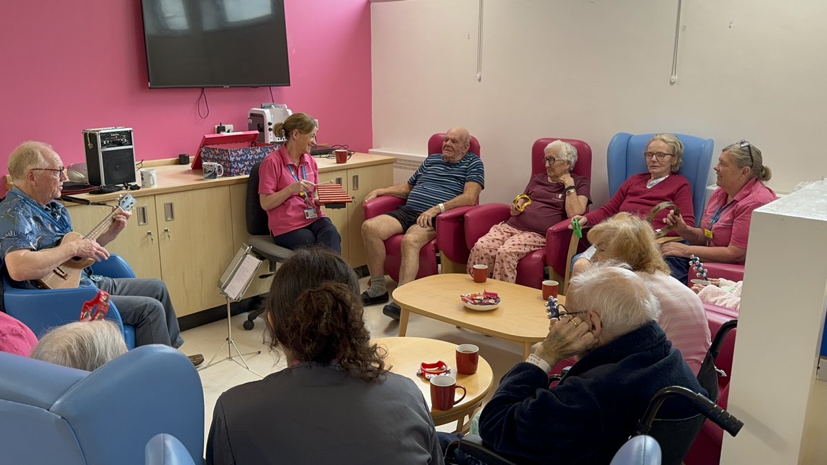 Music therapy is just one of the ways our Dementia and Delirium Outreach Team provide invaluable support to patients 🎶❤️ We headed to the Alexandra Centre this #DementiaActionWeek to shine a light on their incredible work. Watch the feature here 👉 bit.ly/3V1xgtC