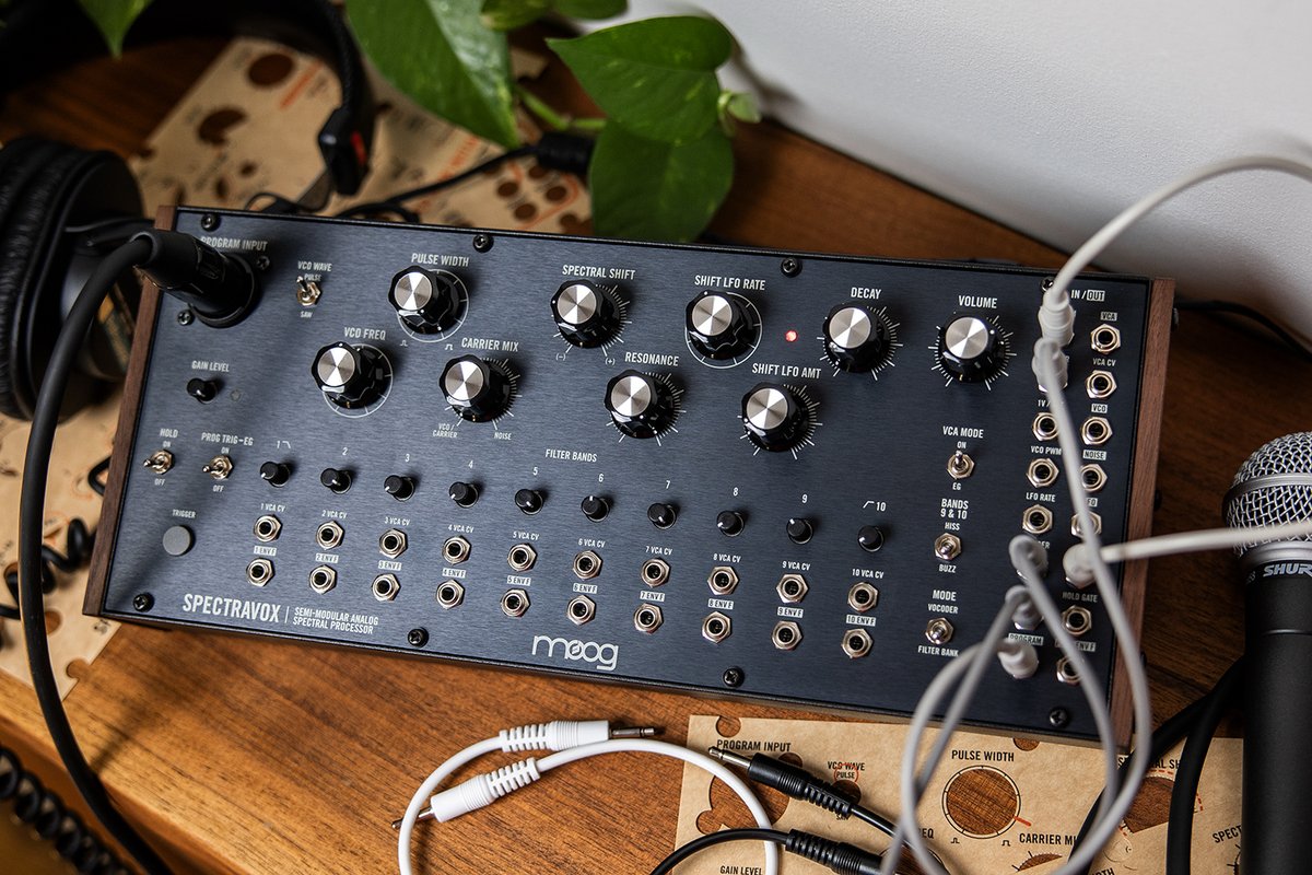 Spec-tacular! The @moogmusicinc Spectravox's program input lets you shape the sound of your instrument or voice with mesmerizing filter and vocoder effects! Order yours: ow.ly/AMmQ50RHJ5O
