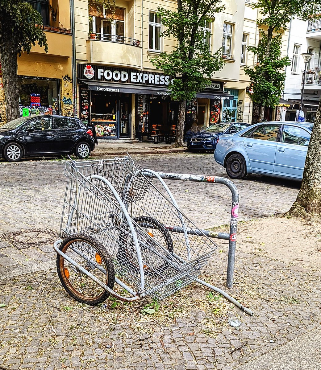 #Einkaufswagenkunst @Wagerlkunst #Berlin #Sonntagstraße #jetze