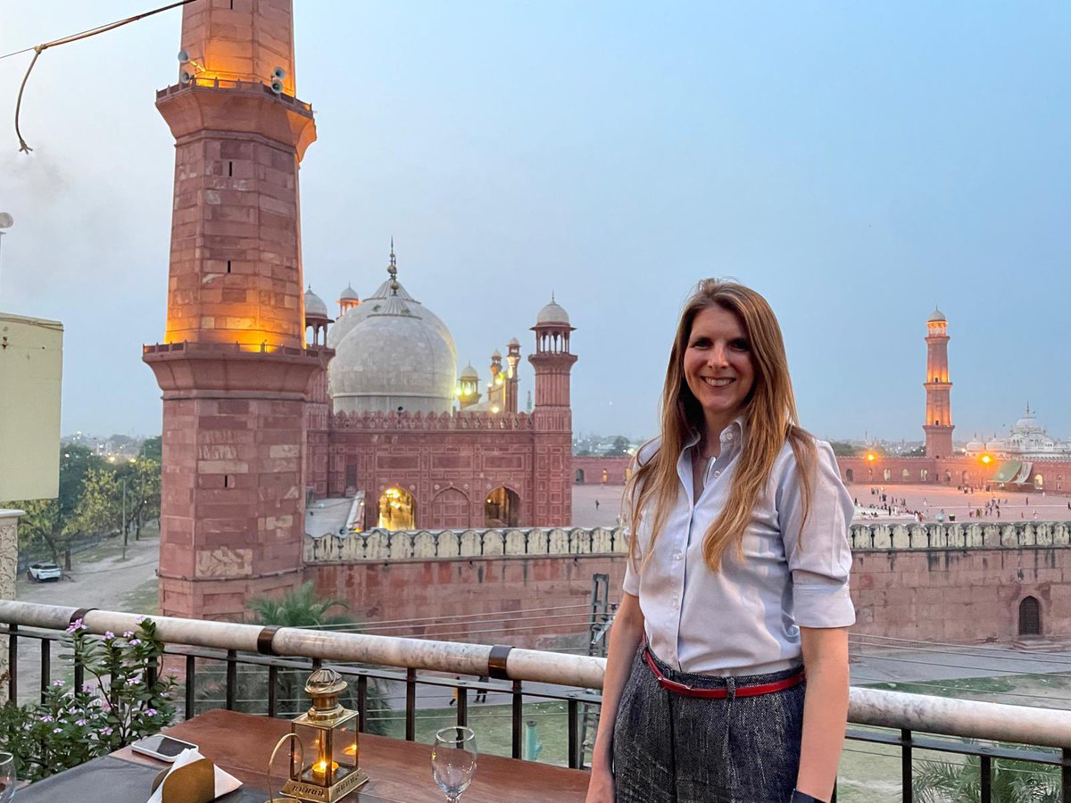 Lahore Lahore aye! Will never tire of this stunning view of Badshahi Mosque.