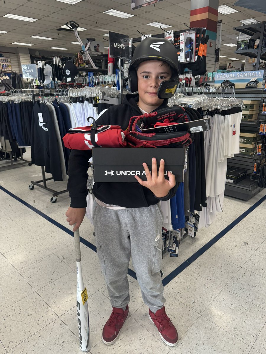 The 66ers foundation took a trip to @big5 for some new baseball & softball gear. It brought us joy to be able to bring smiles to our community !👦🏻👧🏻⚾️🥎 #baseball #littleleague #community #communityoutreach