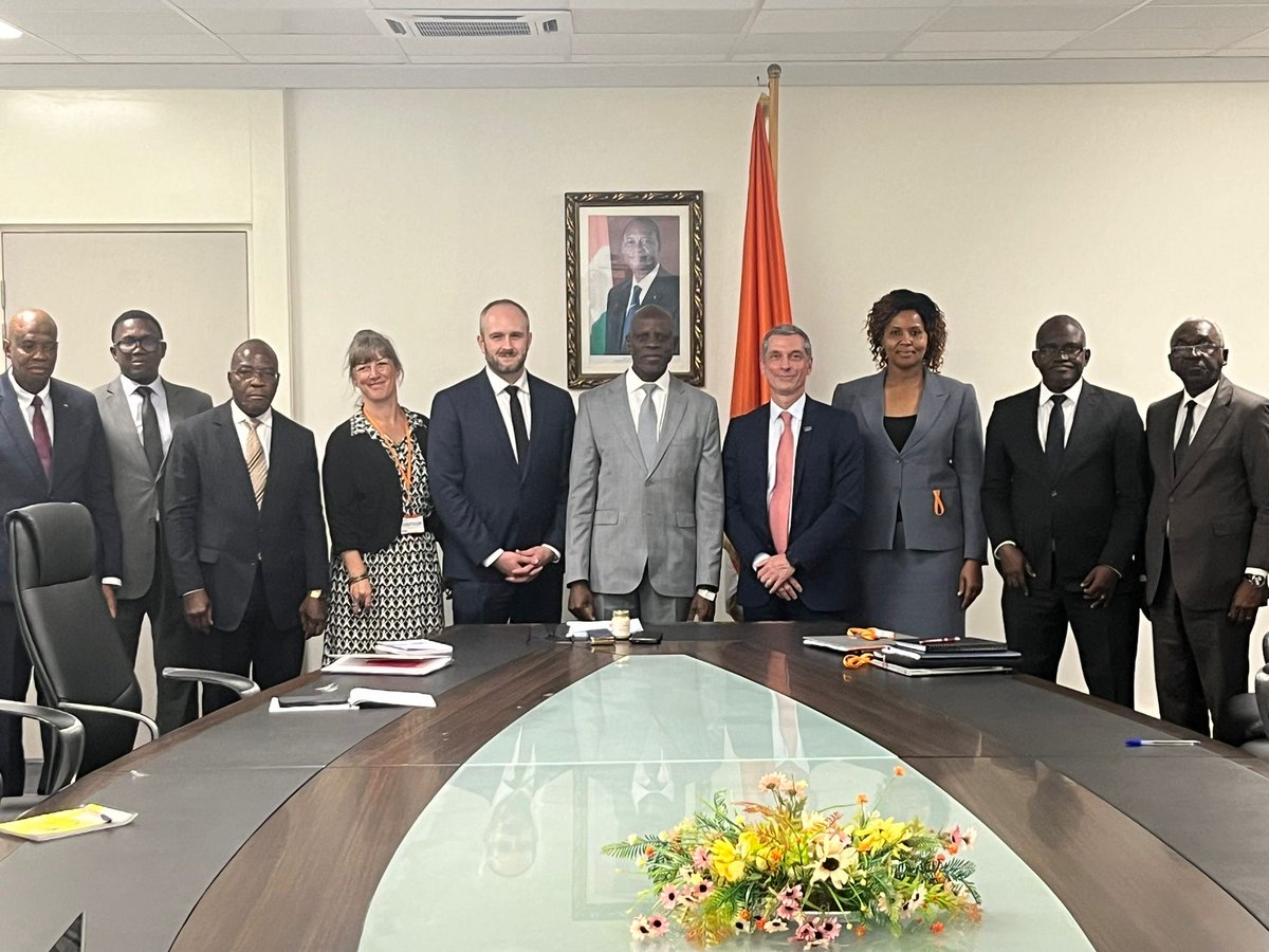 Mission à Abidjan de M. Bernard Tremblay, PDG de la @fedecegeps. Échanges fort prometteurs entre @fedecegeps, @QuebecAbidjan, le #METFA et @mesrsci! Un cadre général pour la gestion des opérations relatives à l’accueil des boursiers a été signé entre le #METFA et la @fedecegeps.