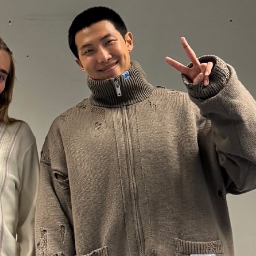 sevenrchive's tweet photo. LOOK AT NAMJOON!! 🥹 (with photographer rosie marks!) https://t.co/6cwLEztmTe