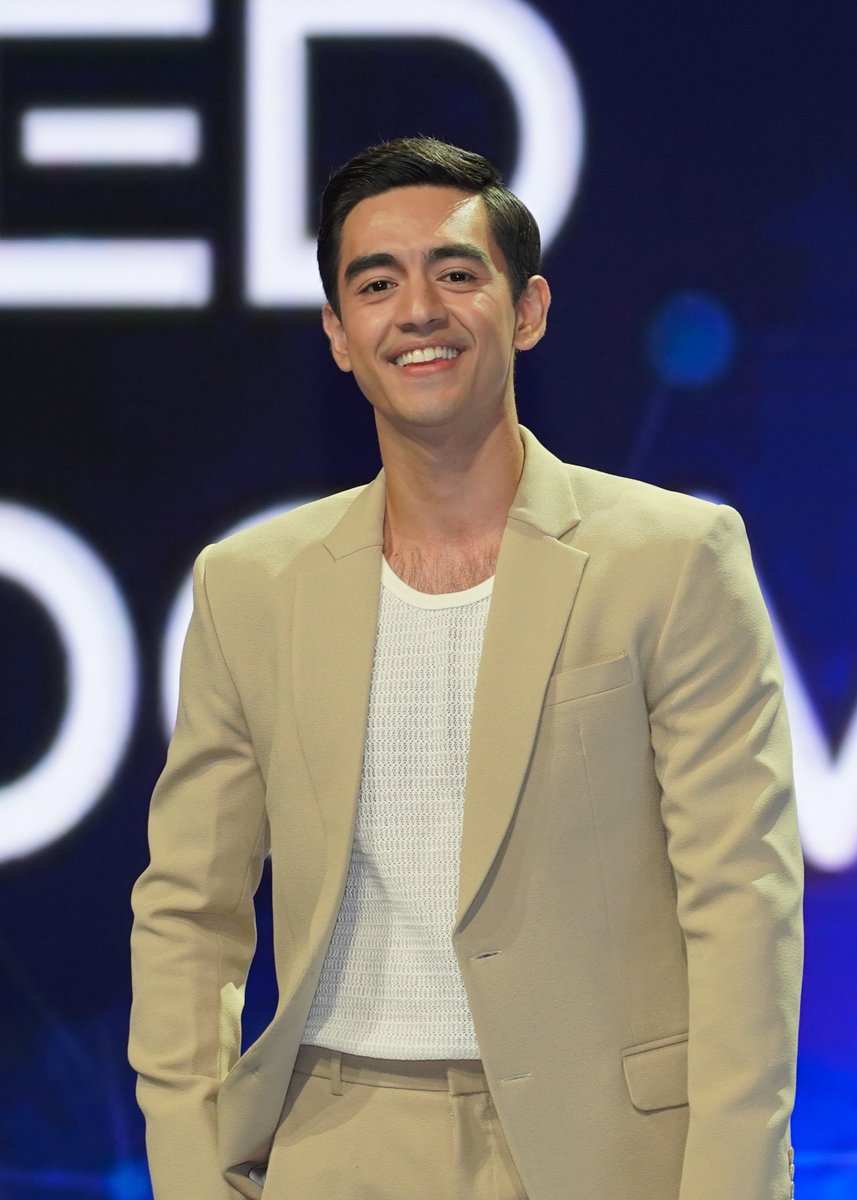 gmapinoytv's tweet image. Heating up the stage during the #SignedForStardom2024 event are the #BoysOfSummer. Presenting Jeff Moses, Yasser Marta, Radson Flores, Bruce Roeland, Prince Carlos, Vince Maristela, and Raheel Bhyria.