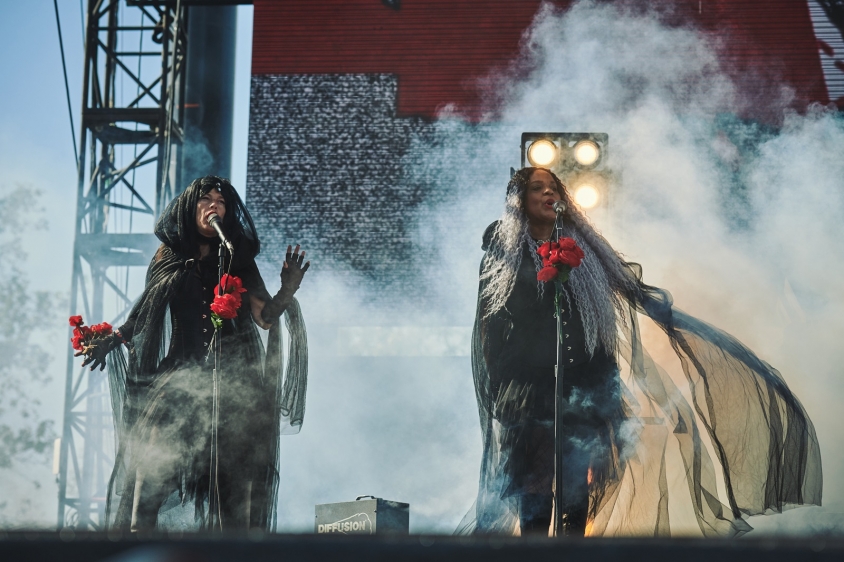 🌹 We were at Cruel World festival for @WeAreMinistry's 'public exorcism' of their synth-pop era — and it was glorious revolvermag.com/events/live-re…