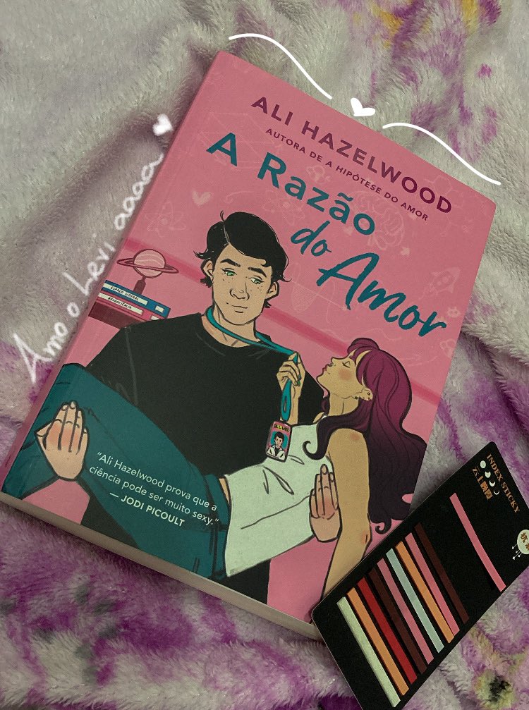 "mas os livros da ali hazelwood são todos iguais"

mas já pensou que é EXATAMENTE ISSO que a gente quer ? um romance clichê, super saudável e gostosinho ?
que não precisa ter inúmeros assuntos "pesados" pra lacrar, que só tem amor e pronto? 

só quero meu coração quentinho <3