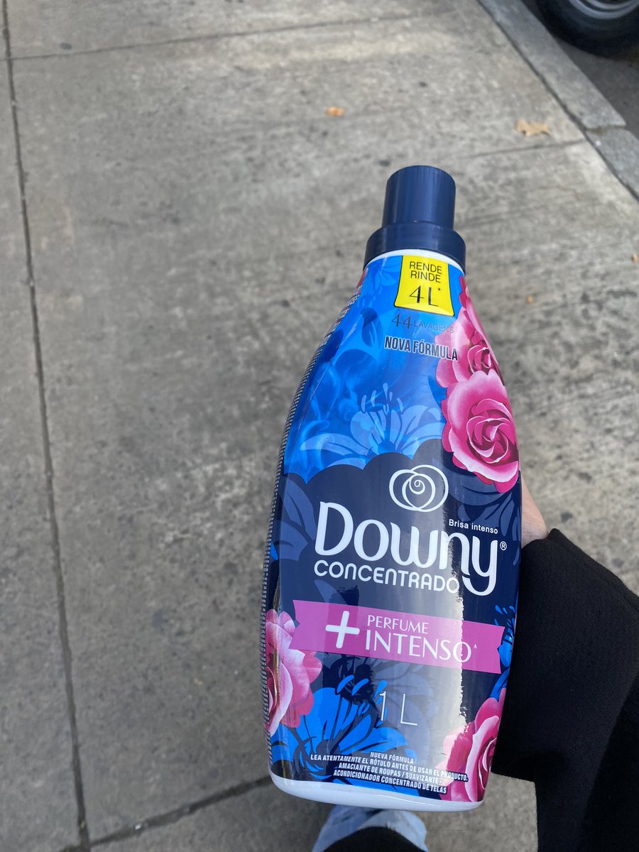 Vi mucha gente haciendo fila para algo y de chusma sin saber para qué era me meti y ahora tengo un litro de downy