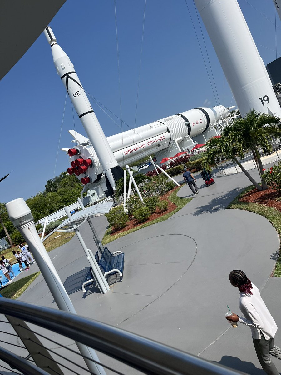 APSFinchEagles's tweet photo. Our 3rd-5th grade scholars @APSFinchEagles are having a blast @NASA!  #makinggreatmemories ❤️💙#STEAMinAction @apsupdate @DrTSpencer @_craigasimmons https://t.co/6R0EuQRqVm