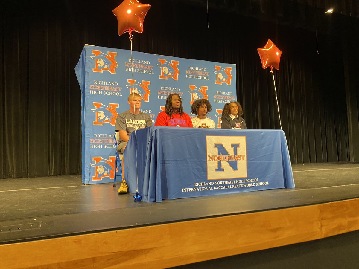 That’s all the student athletes for the spring sighing day. Congratulations! @RNEAthletics @RNECavaliers @RNE_Football @cavalierxctf @GirlsBasketbal6 @RNESoccer