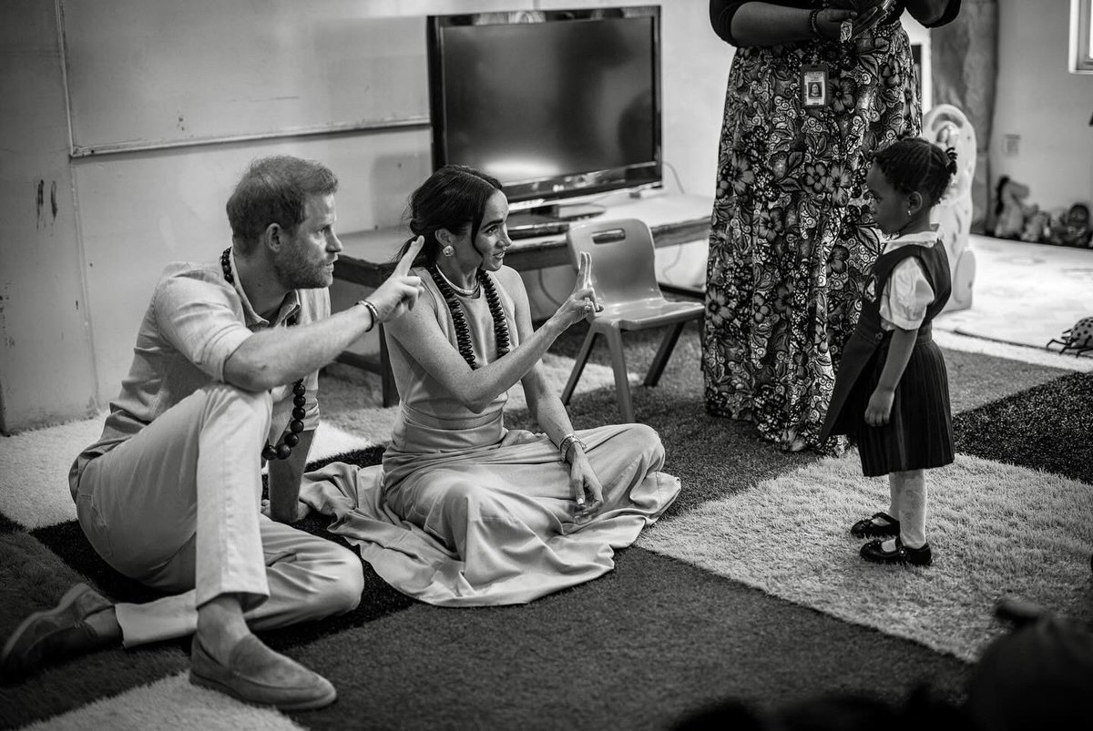 misanharriman's tweet photo. The Duke and Duchess of Sussex visit the #lightwayacademy alongside @GEANCOFDN for its first mental health summit in Abuja, Nigeria.

Part one. https://t.co/z3BzDUHuio