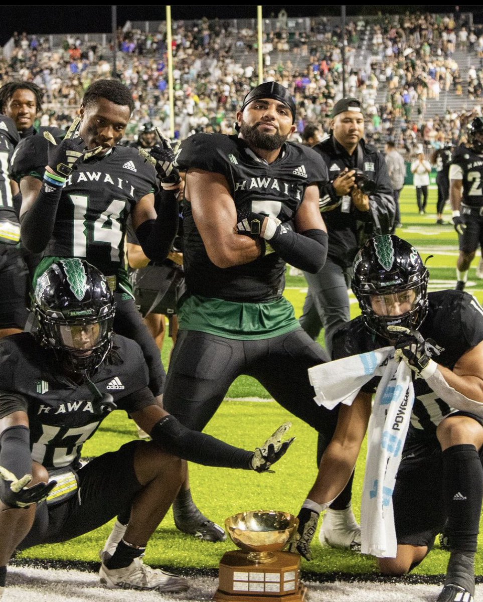 #AGTG after a great conversation with @CoachSheff_UH I’m blessed to receive an offer from @HawaiiFootball @CoachBam16 @TxAlpha06 @Drobsofly @CoachCulton @StillKimball