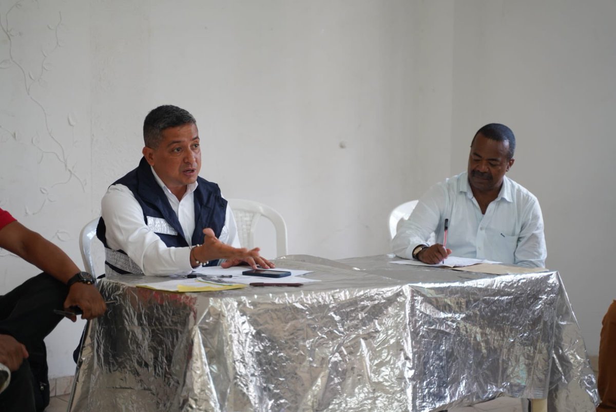 Hoy Wilmer Tabares, secretario de Movilidad de Cali participó de la primera mesa de trabajo con la JAL y la JAC de la comuna 11 para conocer las necesidades que hoy se presentan esta zona de la ciudad. Continuamos trabajando para revivir a Cali