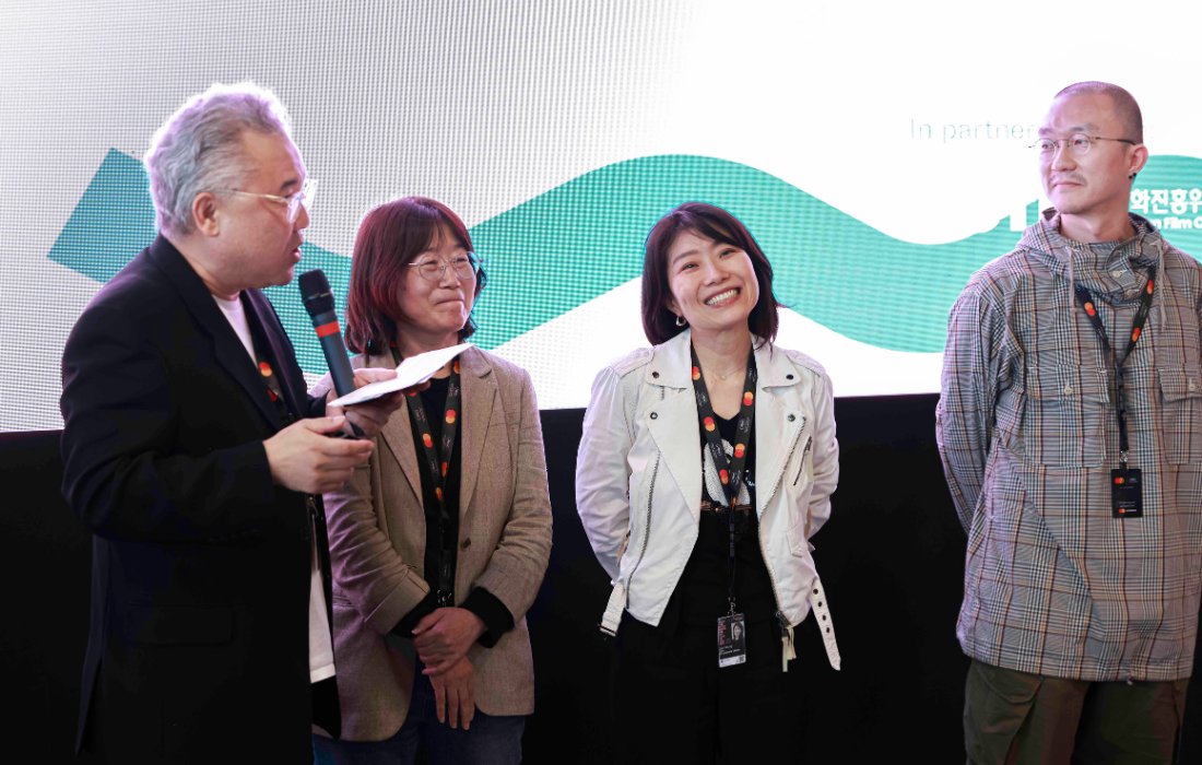 mdf_cannes's tweet photo. The #ProducersNetwork Opening Cocktail, sponsored by @KoreanFilmBiz, was a spectacular success! 🥂✨ KOFIC showcased five promising producers and their latest works! 🇰🇷 Check out these photo highlights of the event’s vibrant atmosphere!
#MDF24 #MarcheDuFilm https://t.co/2ENxjoud65